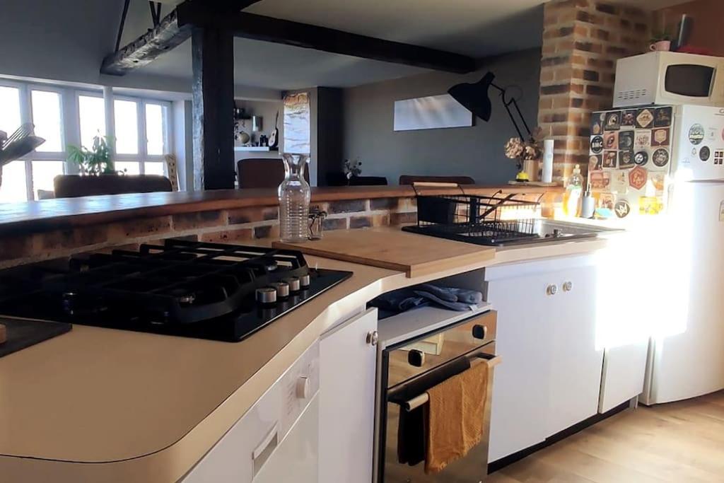Duplex Atypique Dans La Cite Medievale Laon Exterior photo