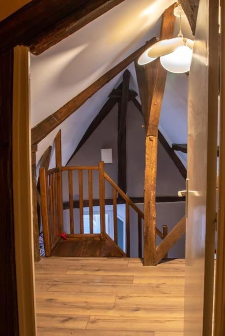 Duplex Atypique Dans La Cite Medievale Laon Exterior photo