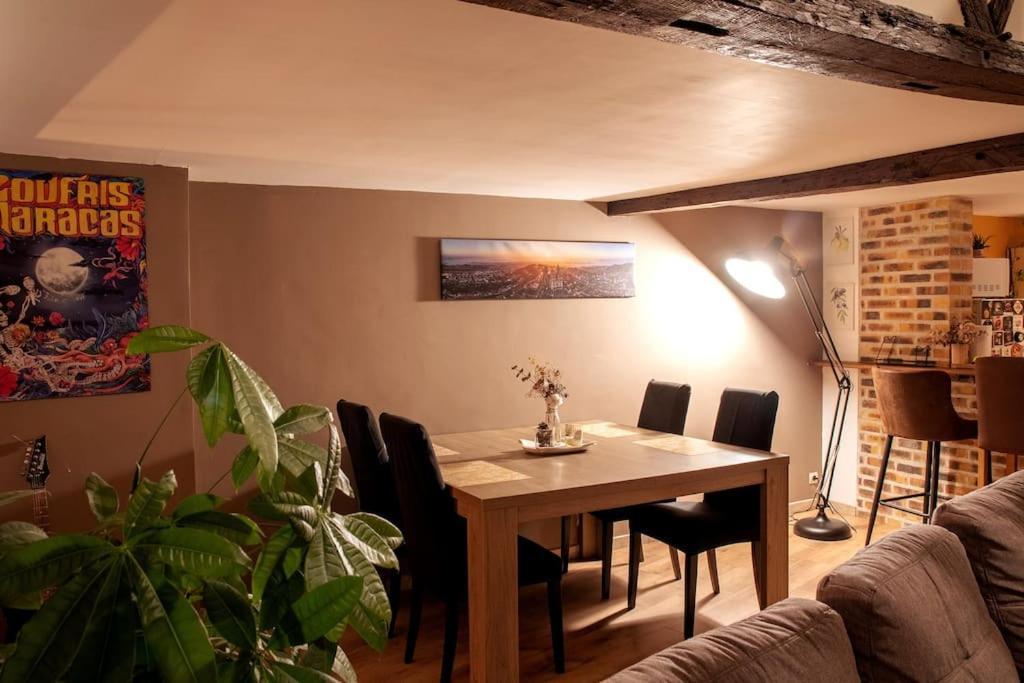 Duplex Atypique Dans La Cite Medievale Laon Exterior photo