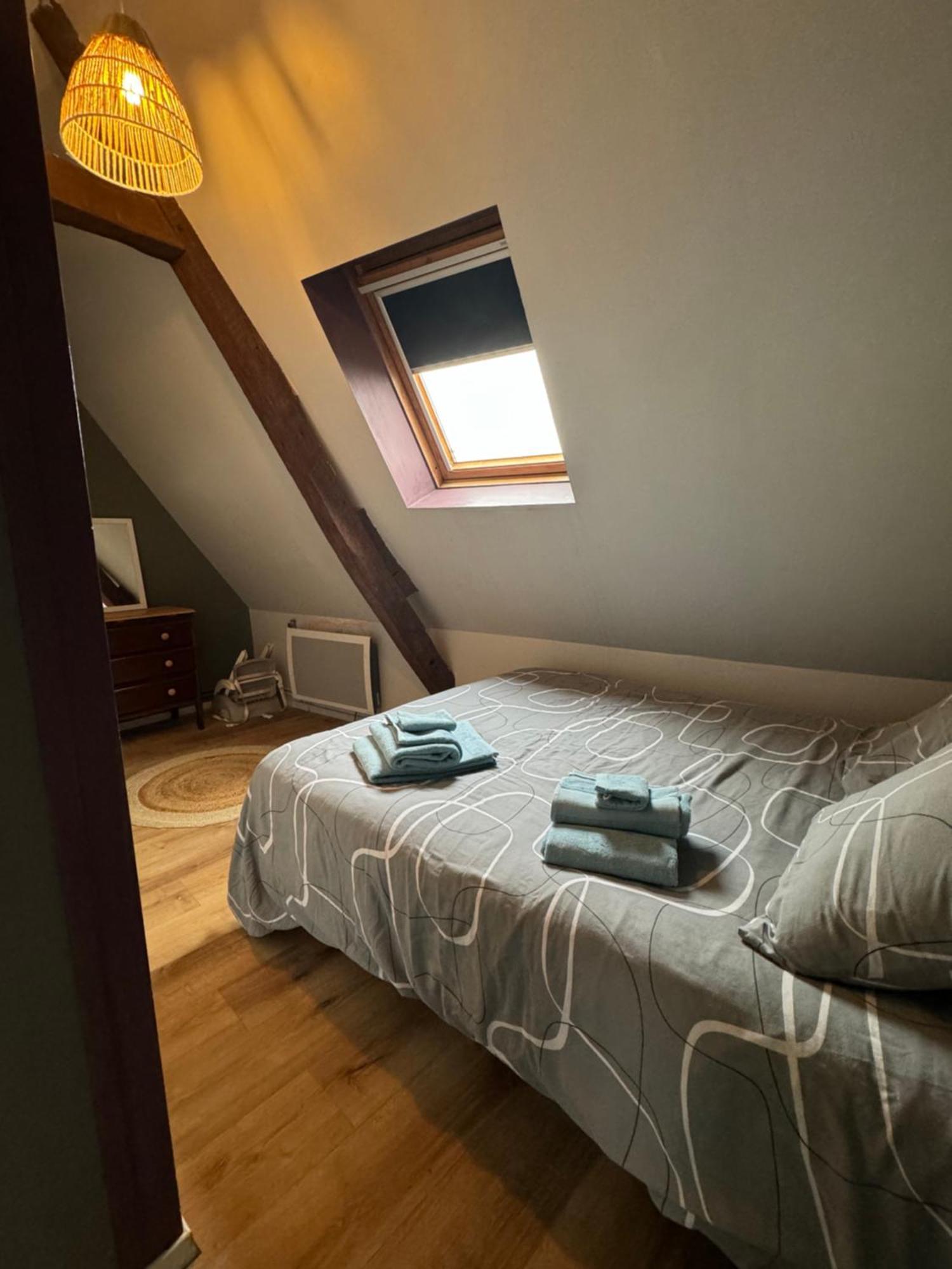 Duplex Atypique Dans La Cite Medievale Laon Exterior photo